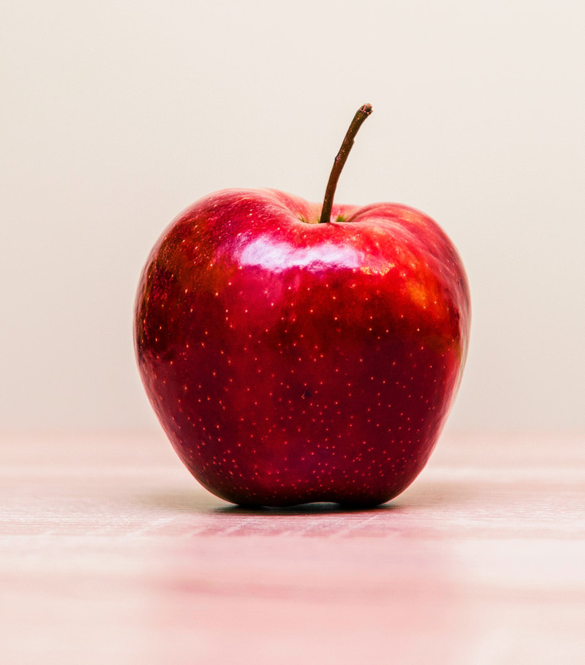 Photo of red apple 